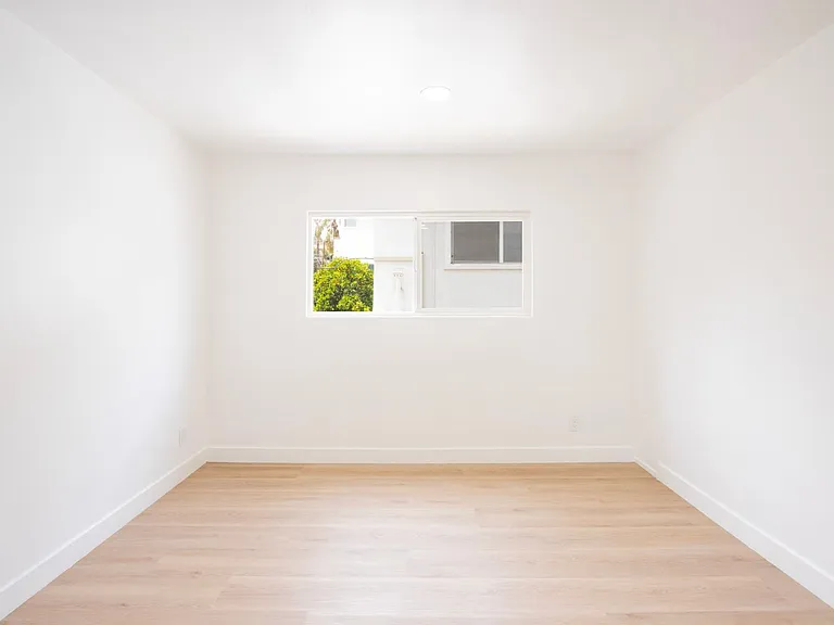 1626 N Fuller Ave — Photo 12