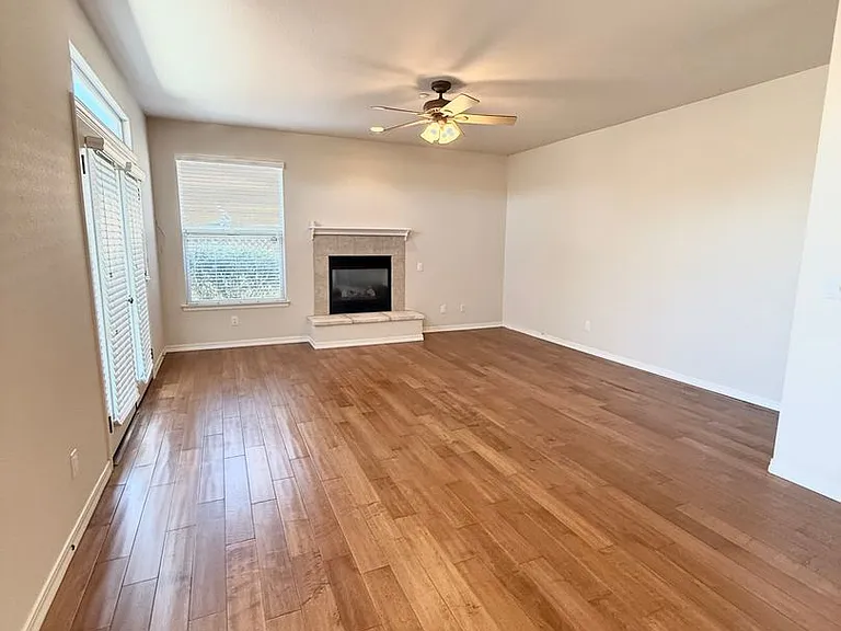 1090 Megan Ct — Photo 9