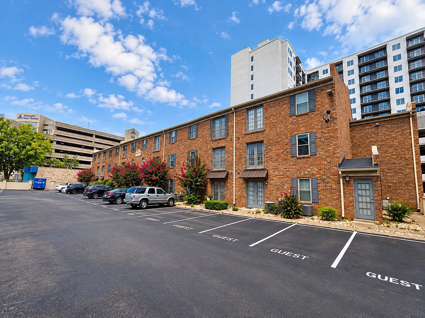 Midtown Nashville Condo 2 Bedrooms, 2 Full Baths + Water Included! — Photo 1