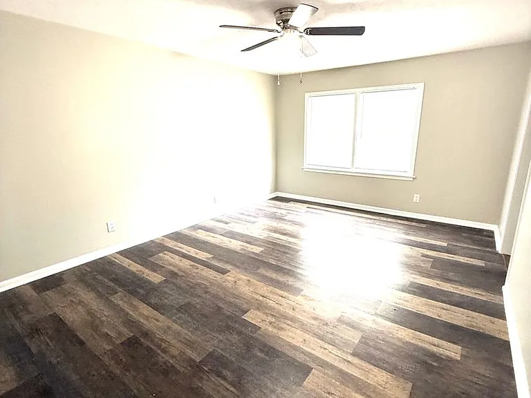 2060 Rexford Rd — Photo 8