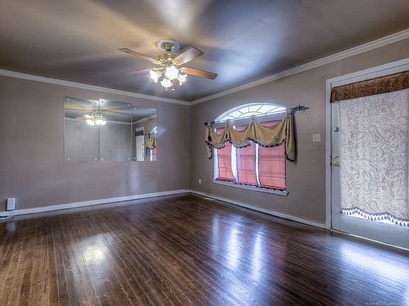 3rd image of 558 S Richmond Ave