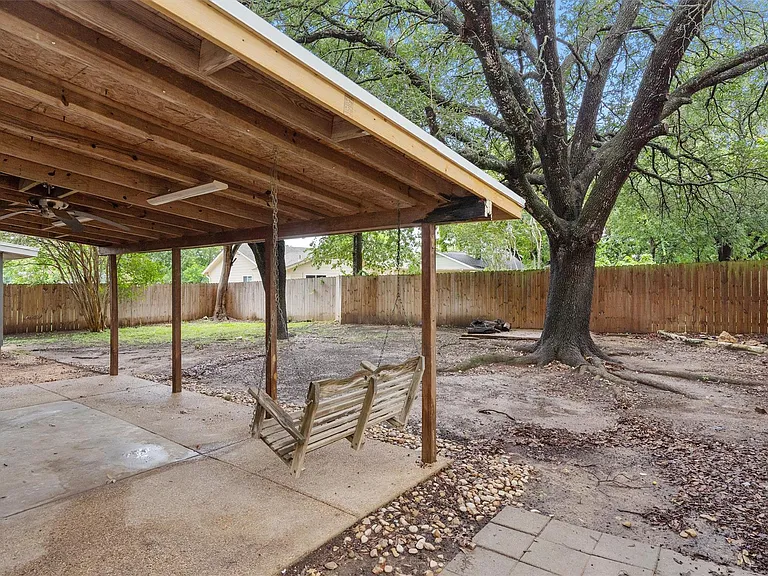 701 Riverwood Dr — Photo 32