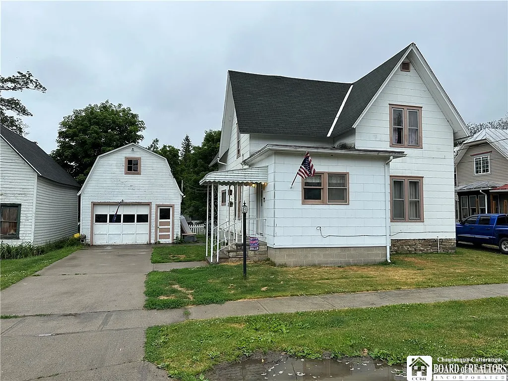 9 South St photo 1