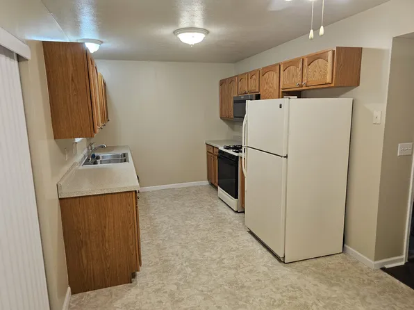 216B Spruce St #B, Zelienople, PA 16063