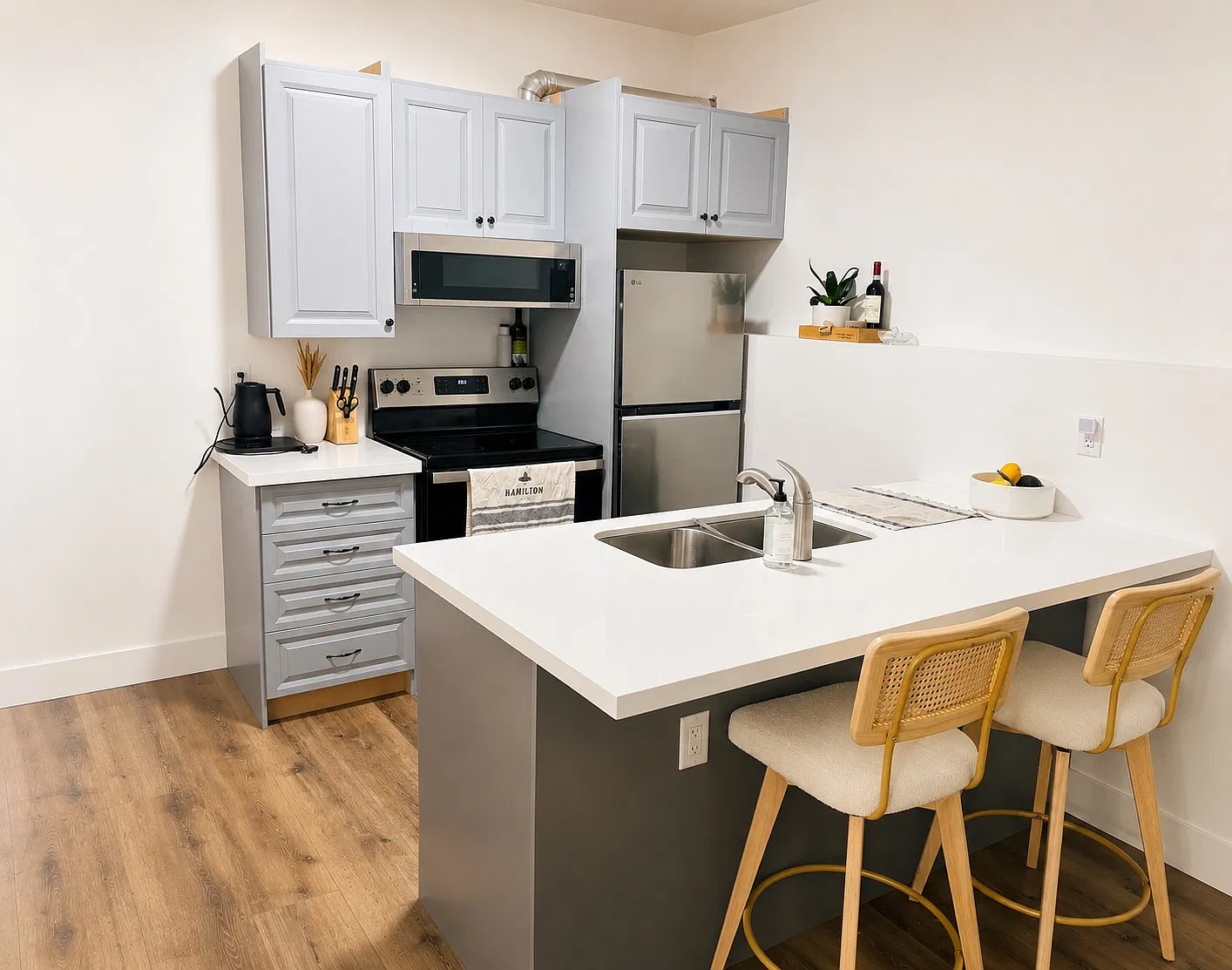 2 bed, 800 sqft, $1,975 — Photo 4