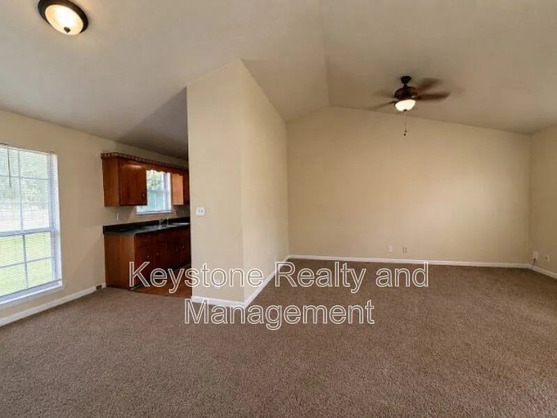3 bed, 2.0 bath, 1125 sqft, $1,395 — Photo 4