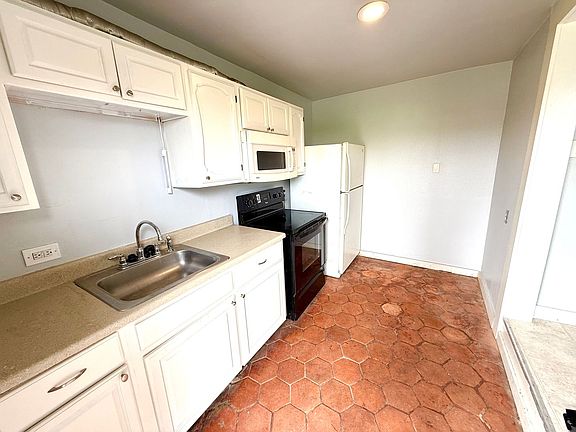2nd image of 2614 Monterey St #3