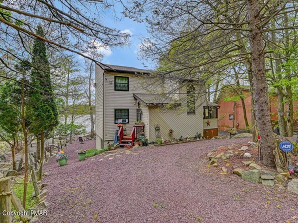 2529 Waterfront Dr, Tobyhanna, PA 18466