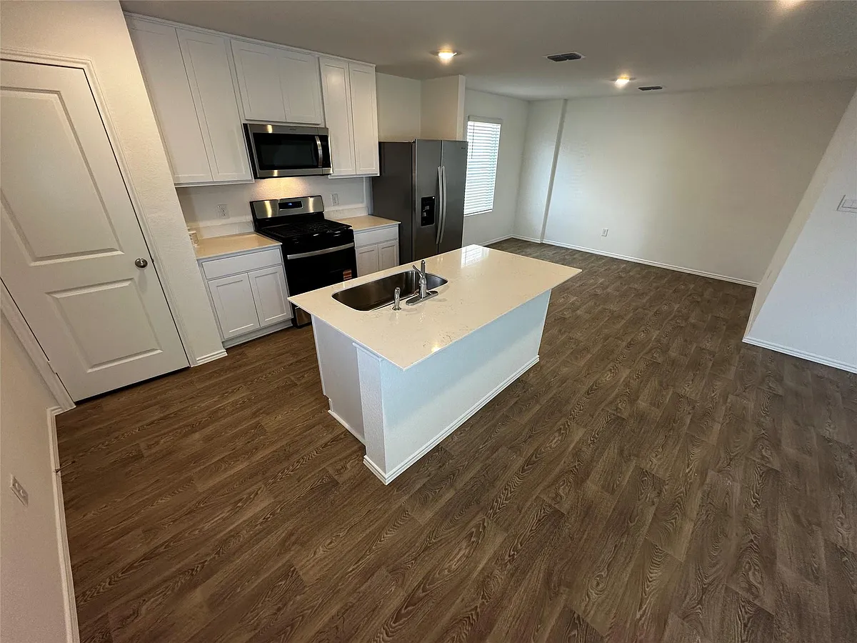 Building Photo - 456 Sandringham Loop