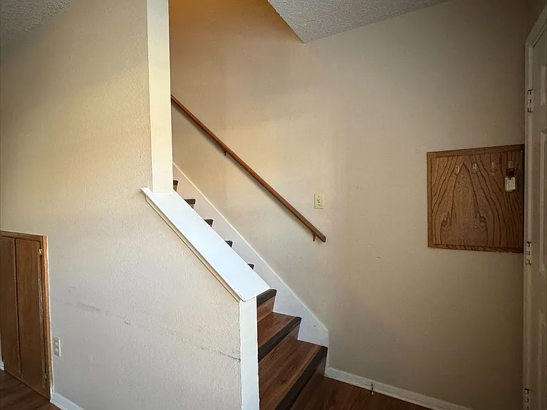 1227 Dallas Dr — Photo 8