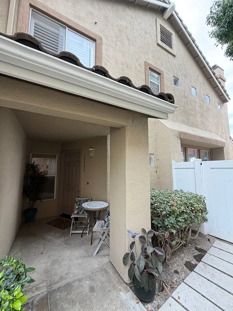 Property is a townhouse. Montecido in Portola Hill community. — Photo 3
