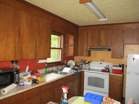 4th image of 109 B St
