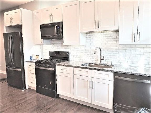 4th image of 1625 W Superior St APT 1R