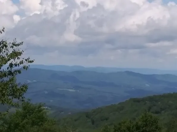 106 Hornbeam Road, Beech Mountain, NC 28604