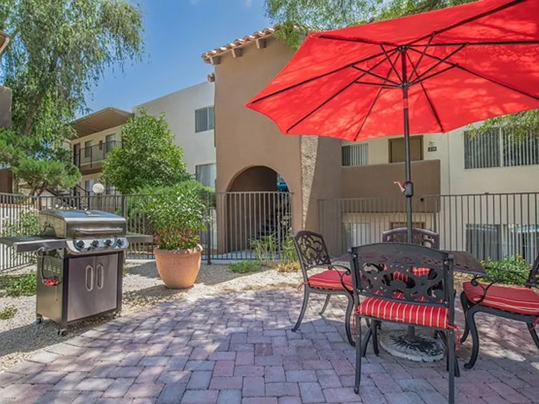Casas Adobes Apartments — Photo 16