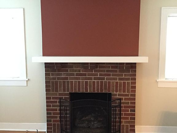 Natural gas fireplace