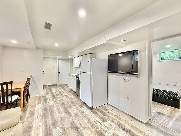 116 Cherrywood Dr #BASEMENT — Photo 8