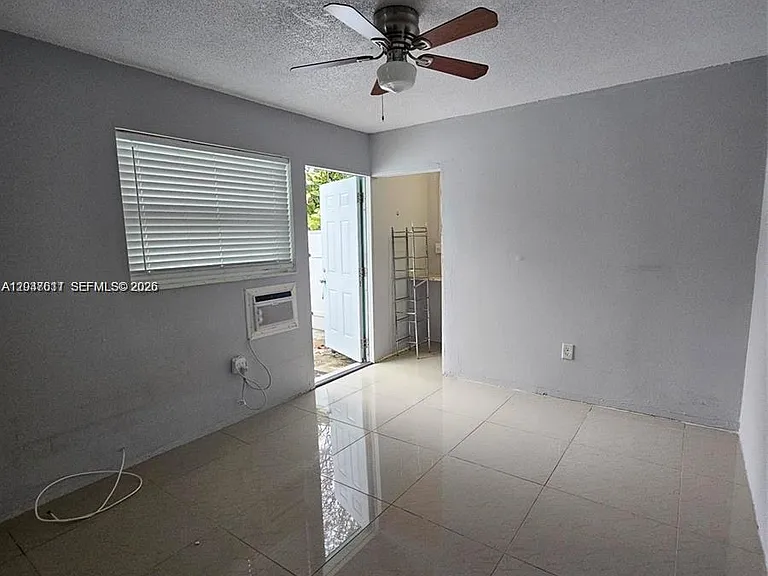 917 SW 16th St #2 — Photo 5