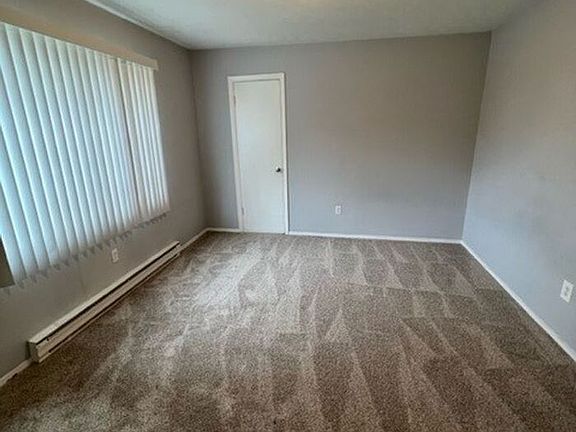 4th image of 409 Lily St #32