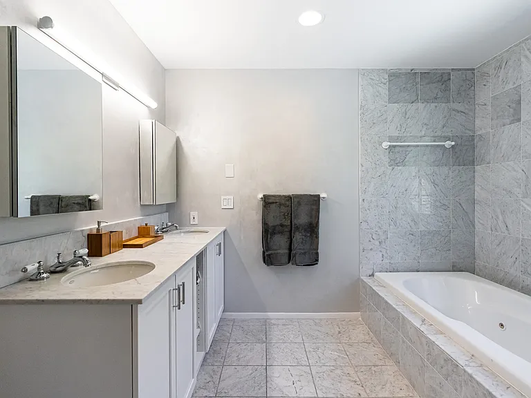 10 Blackwatch Ct — Photo 34
