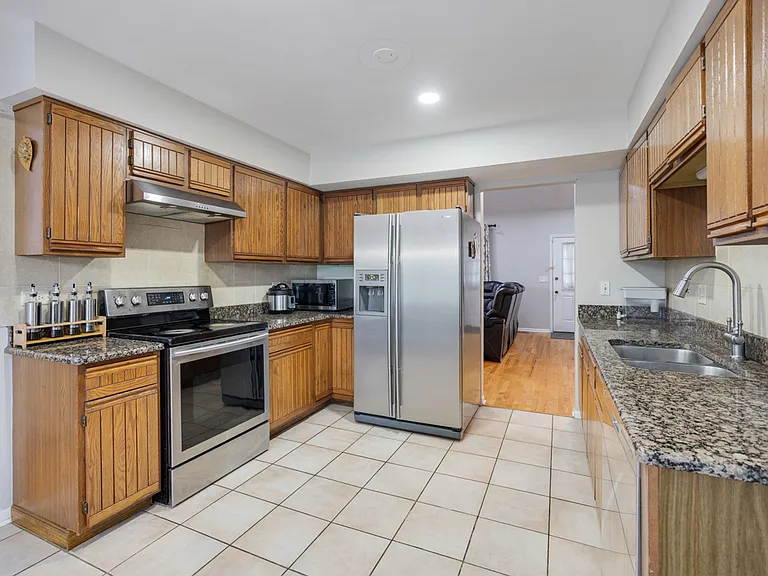 1347 Rose Blvd — Photo 8