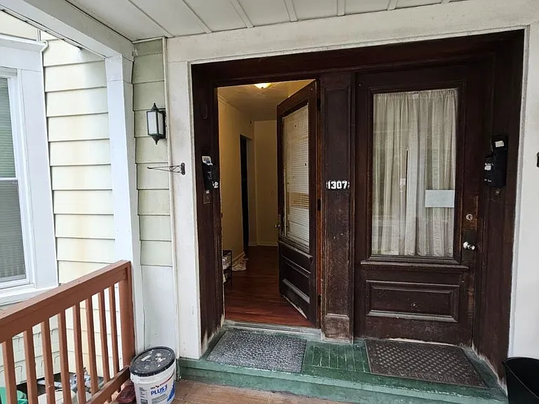 1307 Jacob St — Photo 9