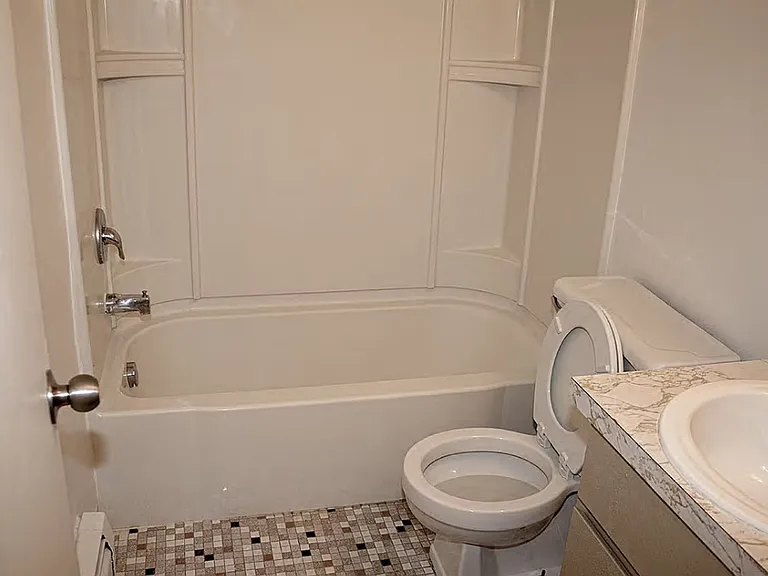Green Oaks Apartments — Photo 5