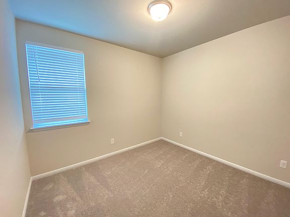 5th image of 309 Michaelis Dr