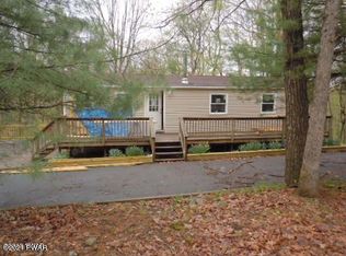 208 Well Rd, Greeley, PA 18425