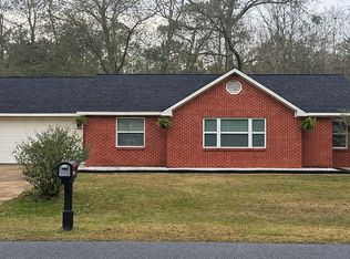 3225 Riverbend Rd, Moss Point, MS 39562