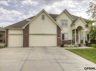 17731 Dorcas Cir, Omaha, NE 68130