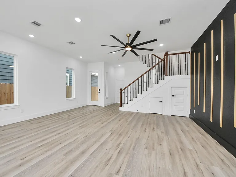 3524 Rebecca St — Photo 8