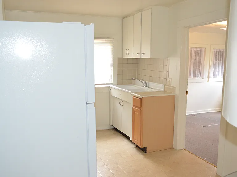403 Park St — Photo 2