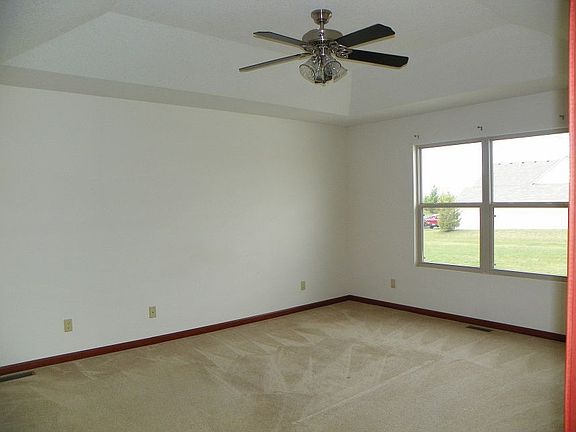 5th image of 1124 White Birch Dr