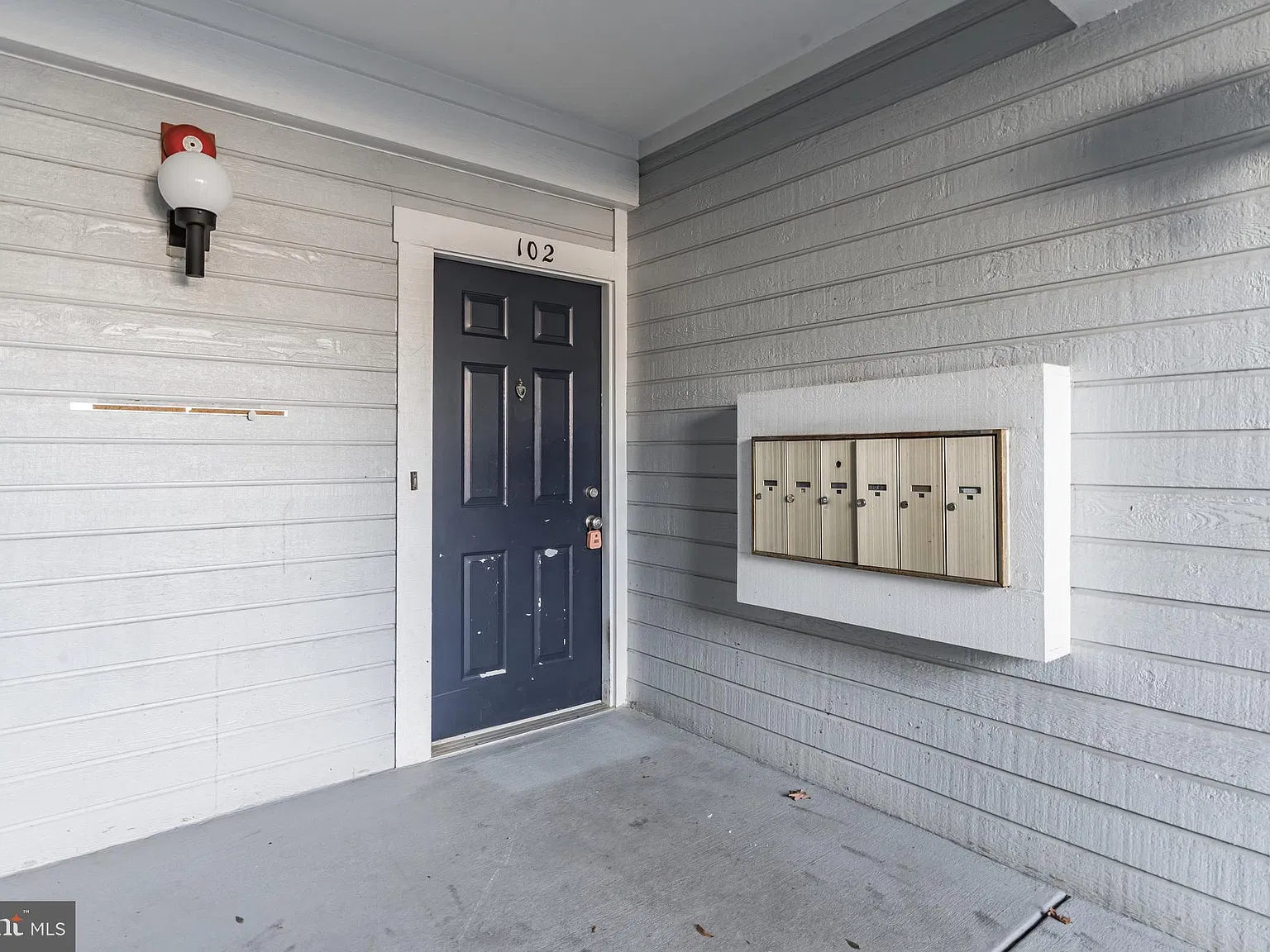 2 bed, 2.0 bath, 947 sqft, $2,000 — Photo 2