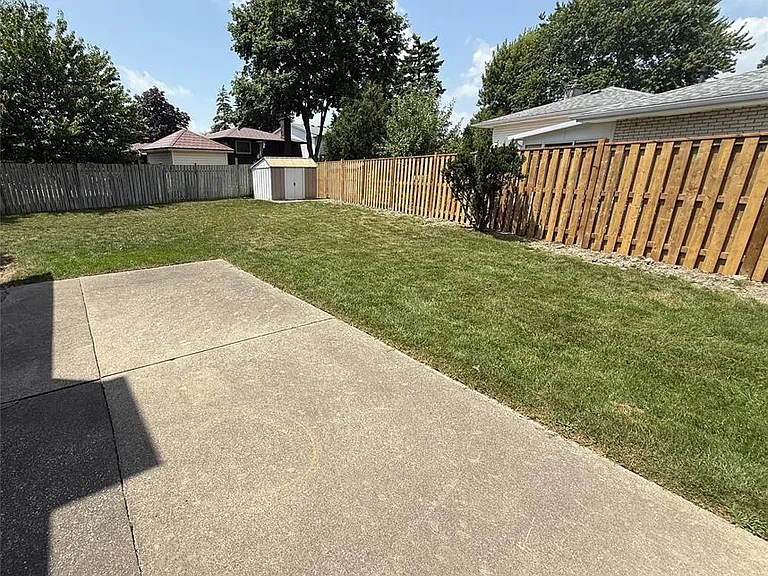 377 Fairway Cres — Photo 22