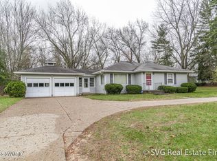 588 Four Mile Rd NW, Comstock Park, MI 49321