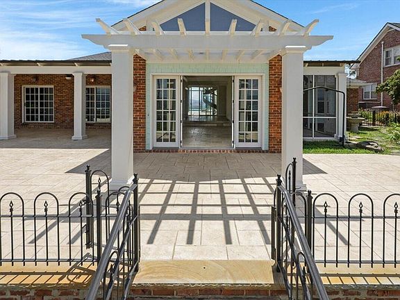 2nd image of 312 N Crest Rd