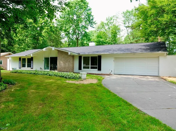 730 Kenwood Dr, Gates Mills, OH 44040