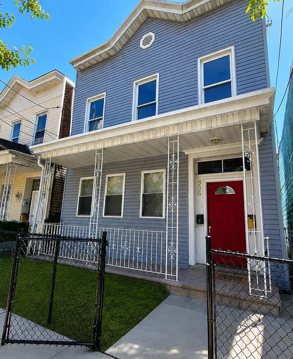 2 bed, 1.0 bath, $2,550 — Photo 1