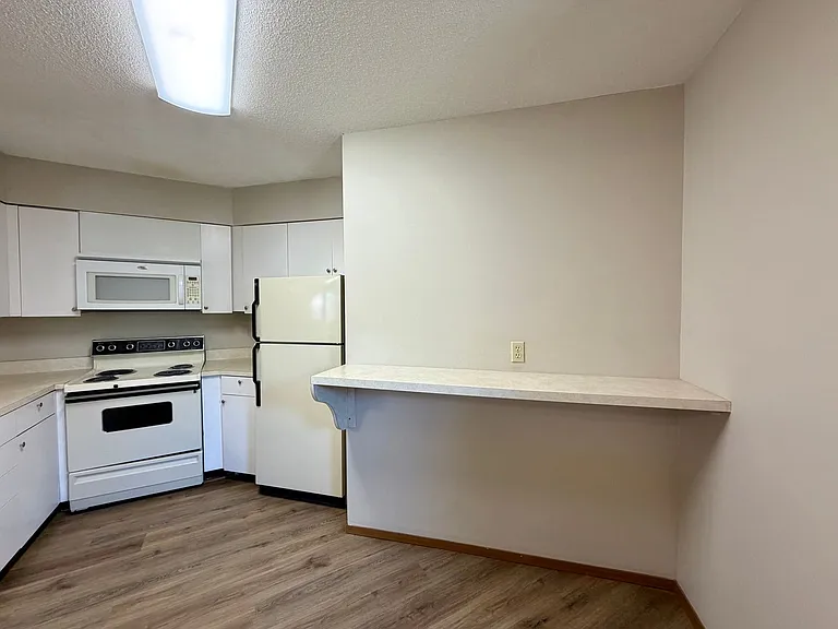 Oakridge Apartments — Photo 6