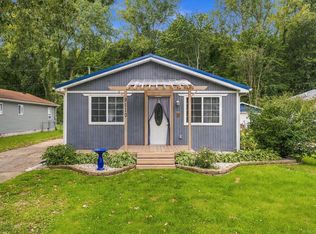 9110 Island Dr, Algonac, MI 48001