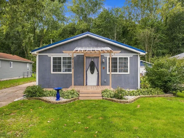 9110 Island Dr, Algonac, MI 48001