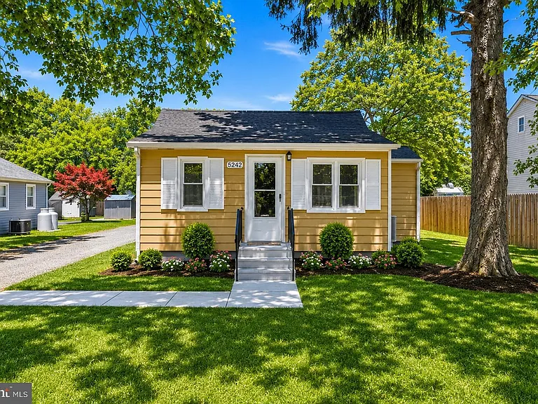 5242 Sands Rd — Photo 2