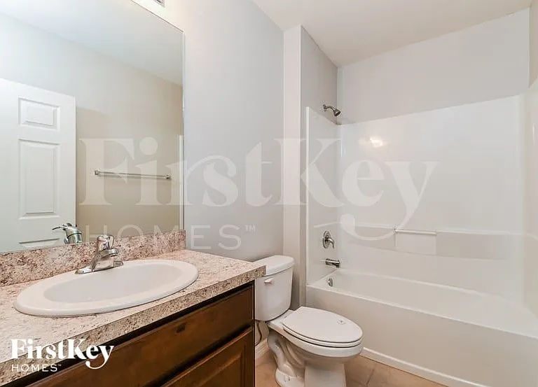 217 SE 27th St — Photo 14