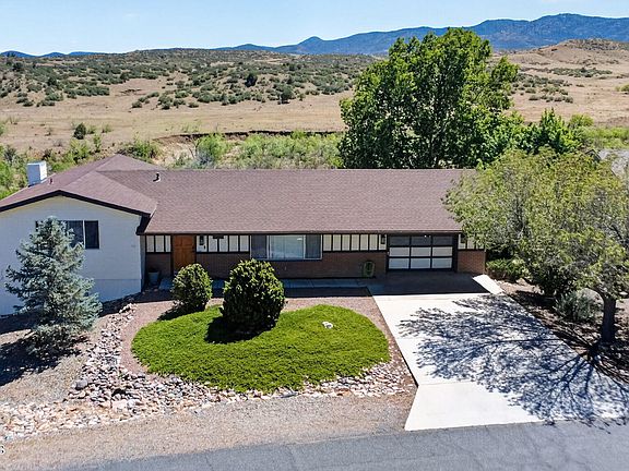 2nd image of 1048 N Arrowhead Ln