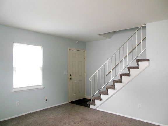 3rd image of 916 Pyrtle Dr #B