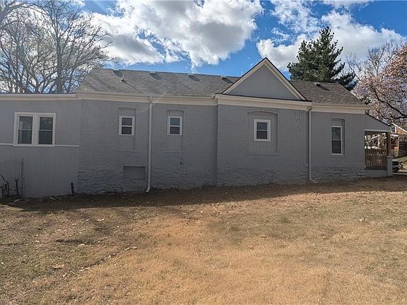 5th image of 2315 Olive St
