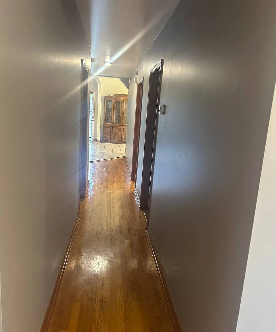 Freshly cleaned and newly painted ready for you! — Photo 3