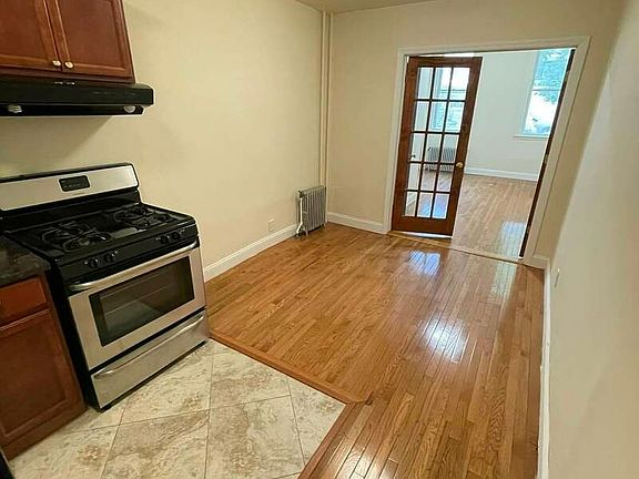 3rd image of 339 18th St #1R